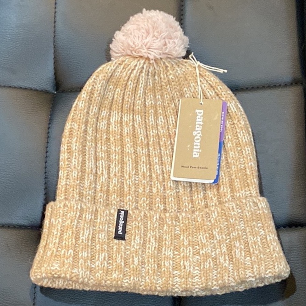 PATAGONIA WOOL POM BEANIE IN BIRCH WHITE